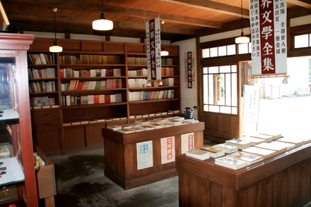金子文英堂の店内