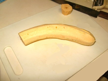 皮をむいた料理用バナナ